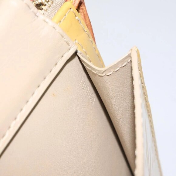 Share LOUIS VUITTON Monogram Vernis Motto Accessory Pouch Beige - Picture 11 of 16